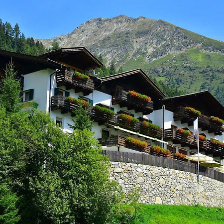Hotel Jaegerhof San Leonardo in Passiria Eksteriør billede
