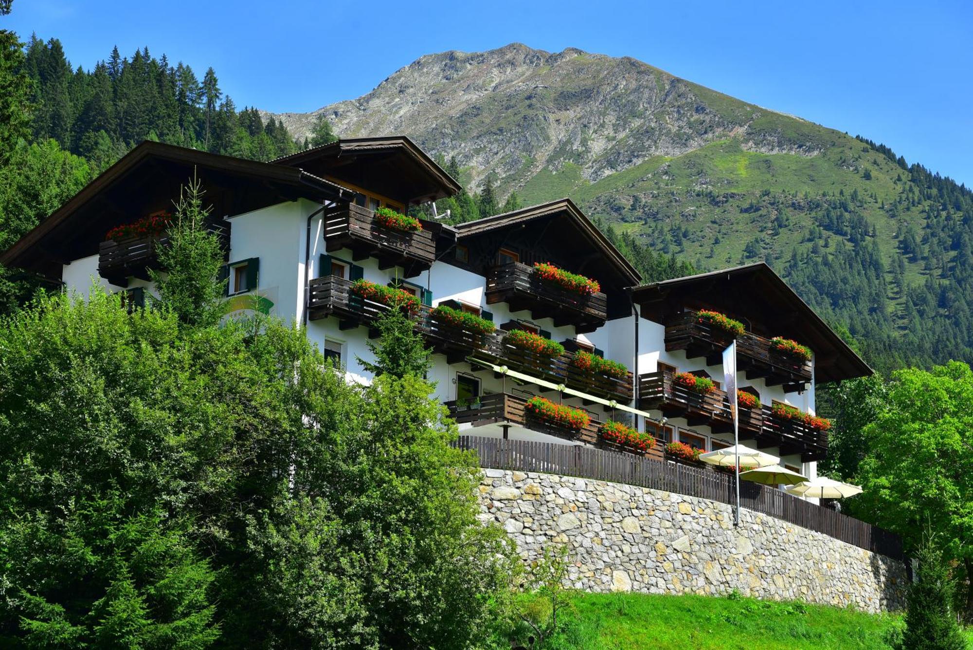 Hotel Jaegerhof San Leonardo in Passiria Eksteriør billede
